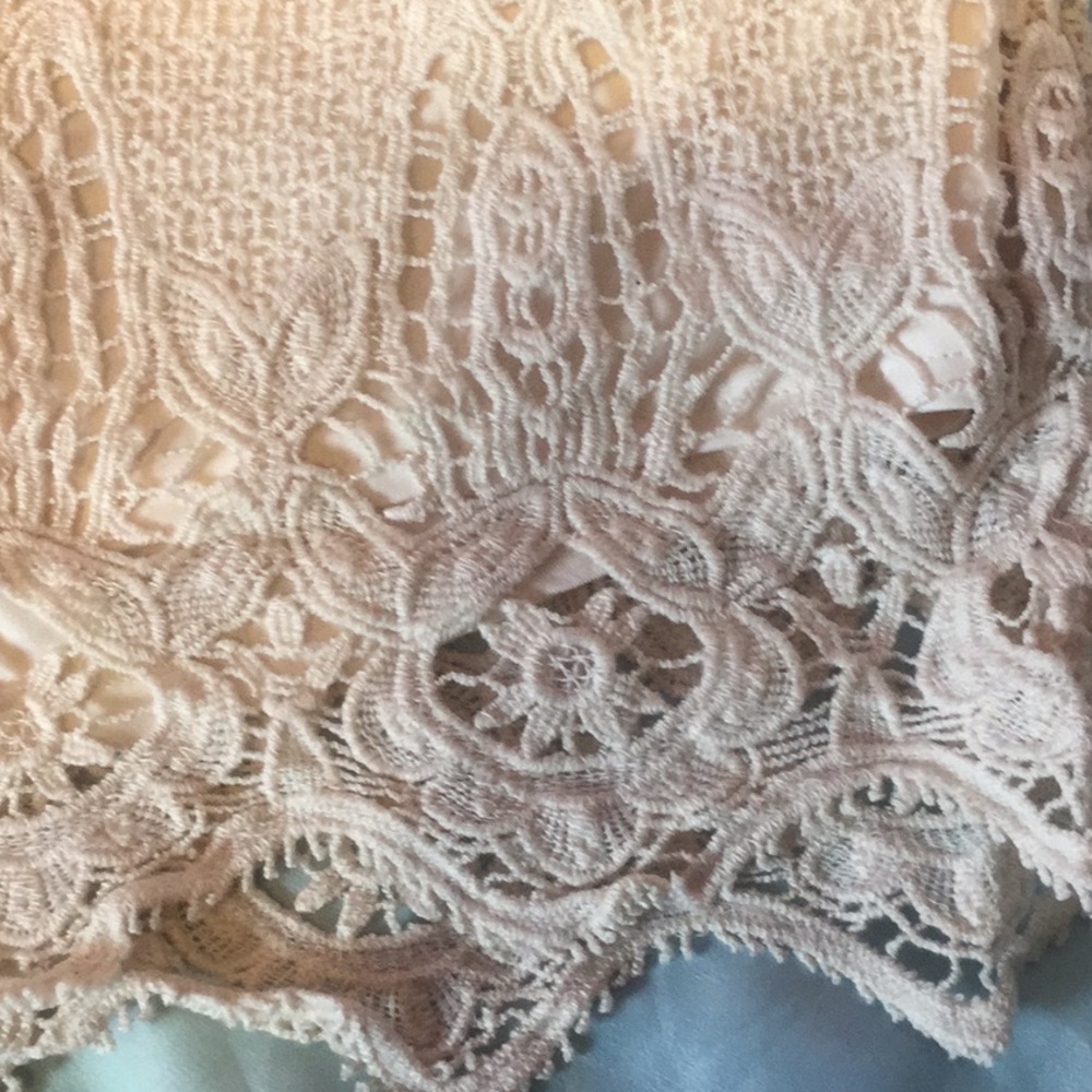 ❌DONATED❌Cream Beige Crochet Stretch Waistband Lined Shorts - Picture 5 of 9